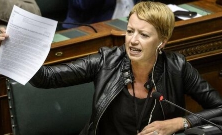 Clause de conscience adoptée pour la recherche sur l'embryon (France)