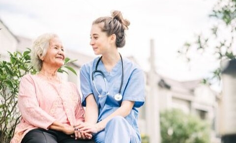 Reconnaissance de l'expertise infirmière en soins palliatifs : les critères d'agrément sont publiés