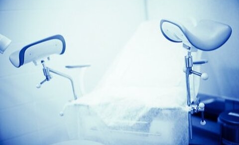 Avortement – Gynécologues, médecins et soignants toujours plus nombreux à s’opposer à la proposition de loi