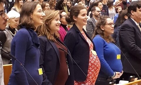 Des femmes enceintes au Parlement européen pour fêter la Convention internationale des droits de l’enfant !