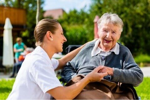Maisons de repos et hôpitaux belges bientôt tous contraints de pratiquer l’euthanasie ?