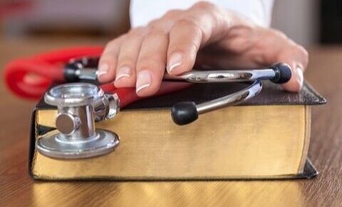 Une euthanasie passive autorisée par un tribunal britannique