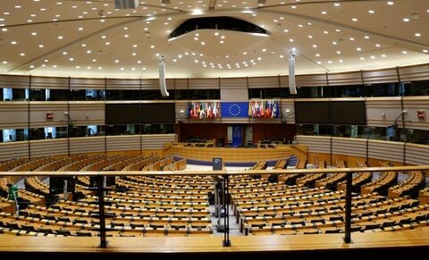 Les députés européens assimilent la GPA à la traite d’êtres humains : quelle conséquence  pour l’Union européenne ?